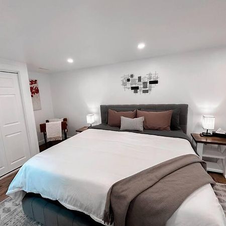 The Victoria Suite In Elora- King Bed Bagian luar foto