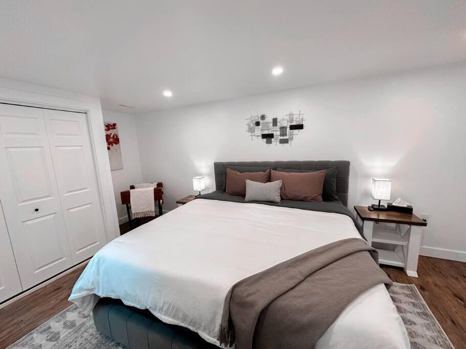 The Victoria Suite In Elora- King Bed Bagian luar foto
