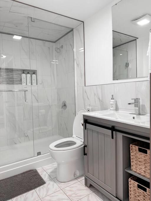 The Victoria Suite In Elora- King Bed Bagian luar foto